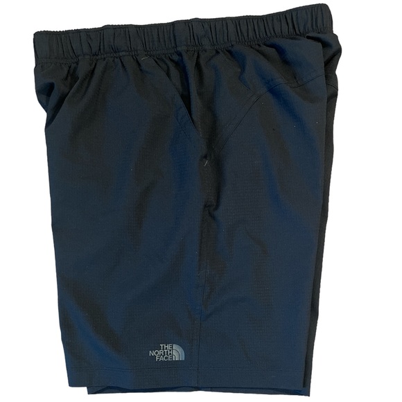 Men’s North Face Shorts - Picture 2 of 5